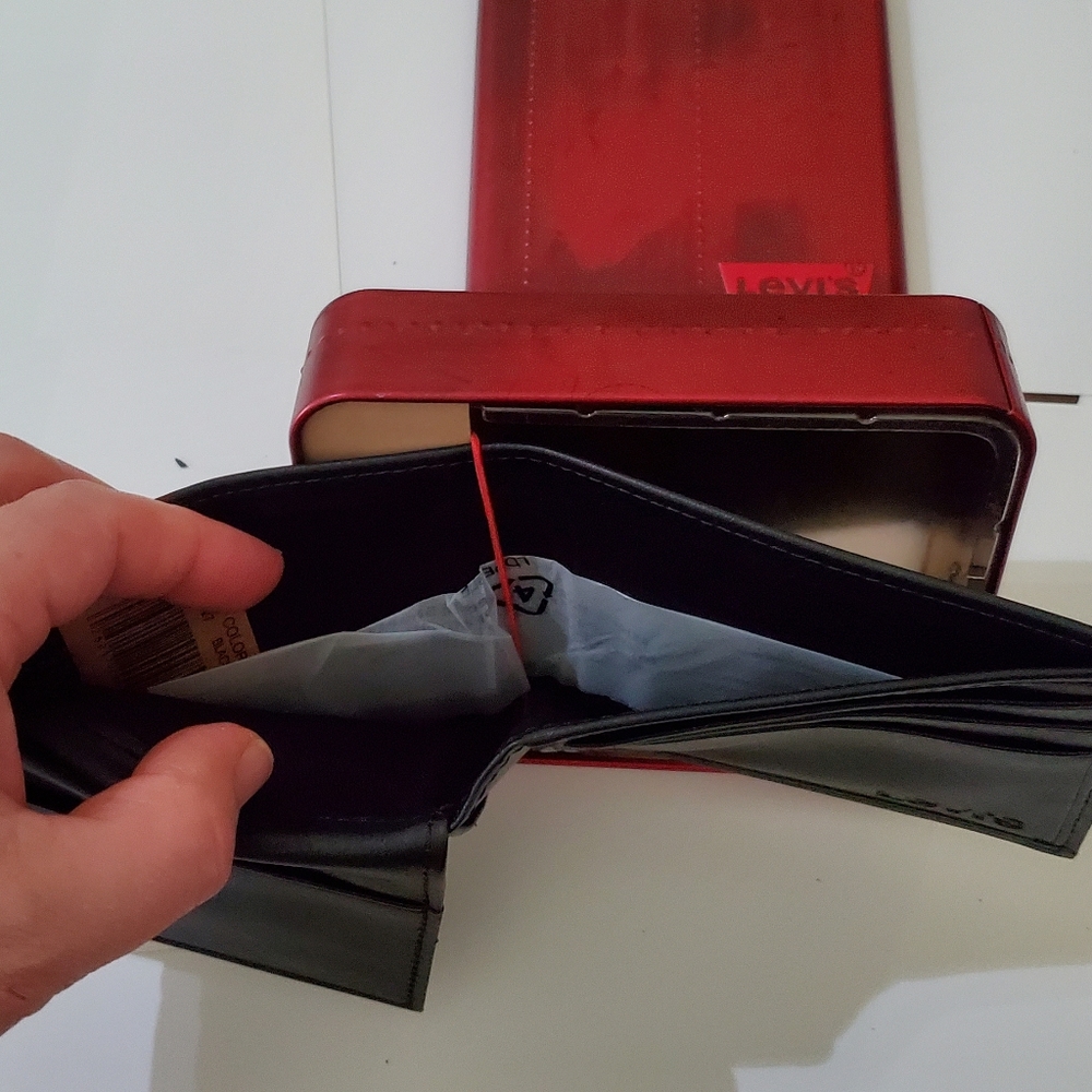 🤩New in box Levi's black mens wallet - Picture 7 of 10